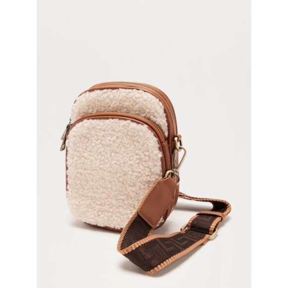 Fashion Nova Open Trail Sherpa Faux Leather Crossbody Bag Brown NEW - Picture 4 of 4